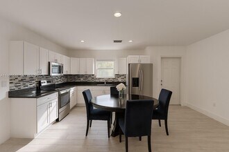 116 NW 4th Ave in Hallandale Beach, FL - Building Photo - Building Photo