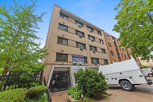property at 6211 N Kenmore Ave