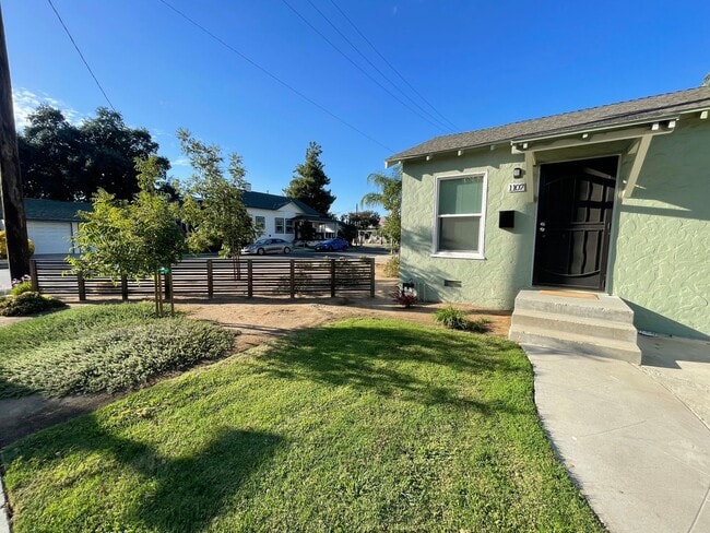 1107-1109 E McKenzie Ave in Fresno, CA - Building Photo - Building Photo