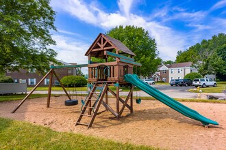 Summerfield Place Apartments in Oshkosh, WI - Building Photo - Building Photo