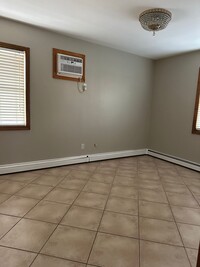 166 Lyon Pl, Unit Apt 2 Floor in Lynbrook, NY - Building Photo - Building Photo