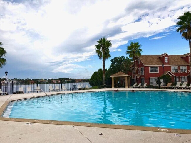 9228 Lake Chase Island Way in Tampa, FL - Building Photo - Building Photo