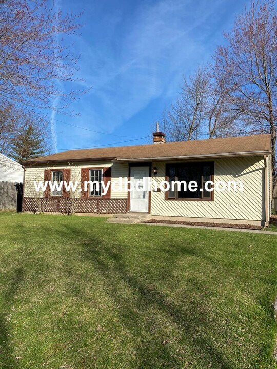 6008 Landsdowne Dr in Fort Wayne, IN - Building Photo