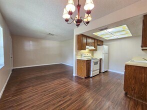 221 Northwest Jefferson Cir N in St. Petersburg, FL - Building Photo - Building Photo