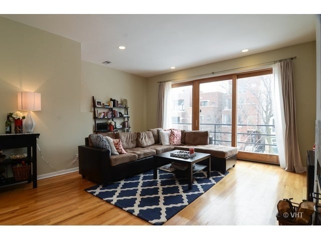 1051 N Wolcott Ave, Unit 1051 Wolcott in Chicago, IL - Foto de edificio - Building Photo