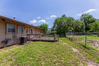 7429 W Frazier Ln in Wichita, KS - Building Photo - Building Photo