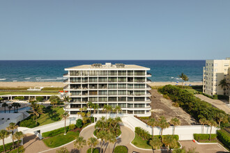 Beach Point Condos in Palm Beach, FL - Building Photo - Building Photo