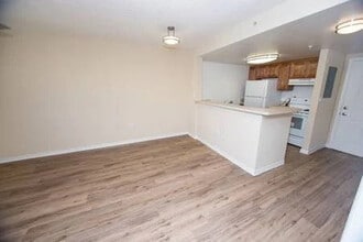 Westview Gardens in Miami, FL - Foto de edificio - Building Photo