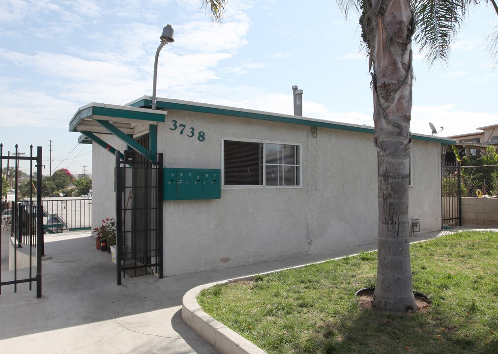 3738 Acacia St in San Diego, CA - Foto de edificio