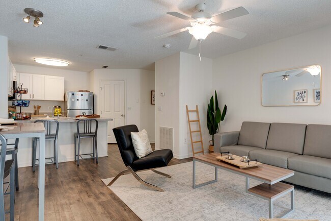 The Quarters Gainesville in Gainesville, FL - Building Photo - Interior Photo