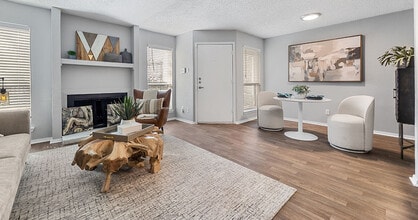 The Oakley Apartment Homes in Arlington, TX - Foto de edificio - Building Photo