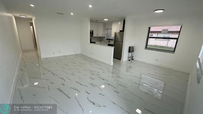 1470 NW 22nd Ct in Fort Lauderdale, FL - Foto de edificio - Building Photo