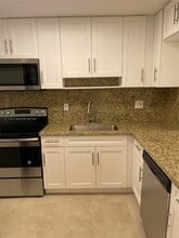 6090 W 18th Ave in Hialeah, FL - Building Photo - Building Photo