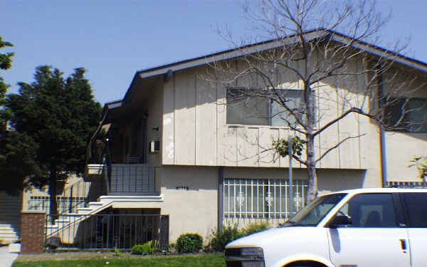 10359 Pradera Ave in Montclair, CA - Foto de edificio - Building Photo