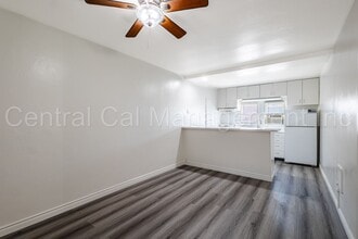 2825 Park Way in Bakersfield, CA - Building Photo - Building Photo