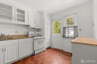 6 Stanford Dr-Unit -1B in Bridgewater, NJ - Building Photo - Building Photo