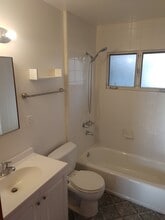 383 E Del Mar Blvd in Pasadena, CA - Foto de edificio - Building Photo