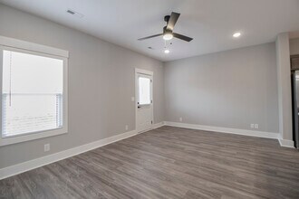 407 Jonathan Wade Cir in Clarksville, TN - Foto de edificio - Building Photo