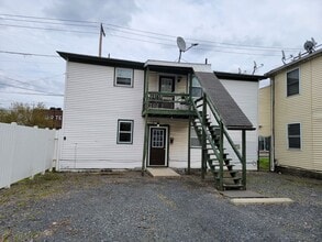 111 N Courtland St in East Stroudsburg, PA - Foto de edificio - Building Photo