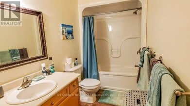 8 Mayhew Dr in Quinte West, ON - Building Photo - Building Photo