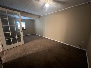 115 E Garden Dr in Iowa Park, TX - Building Photo - Building Photo