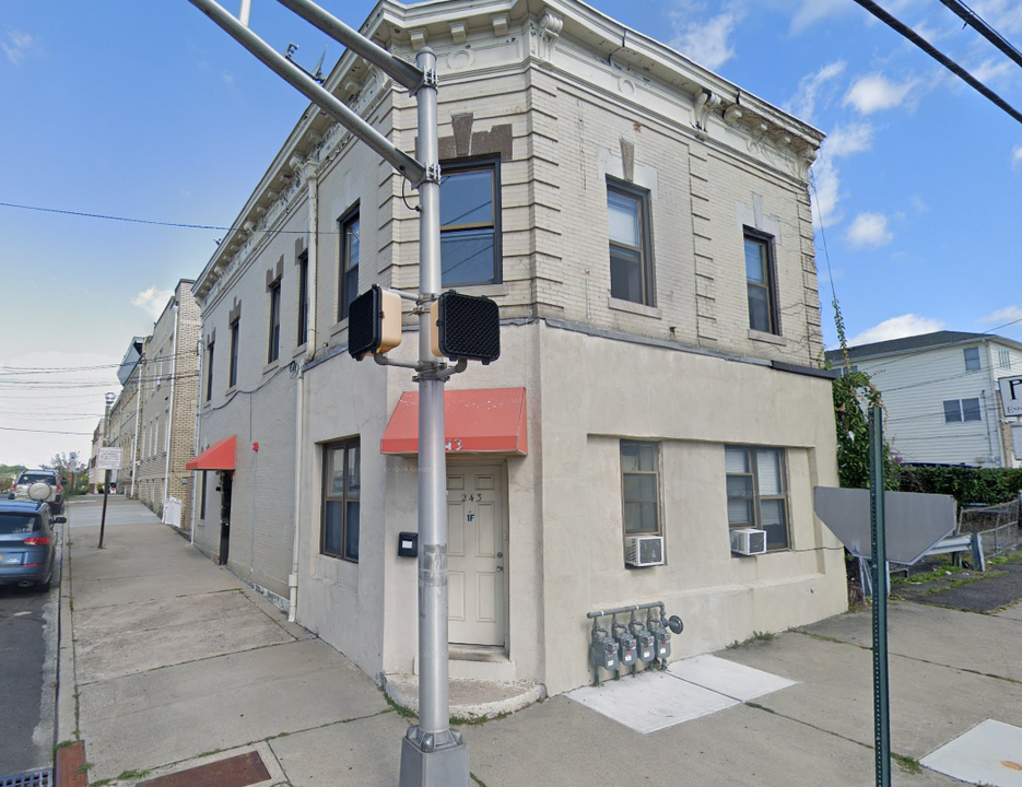 243 Harrison Ave, Unit 1F in Garfield, NJ - Foto de edificio