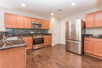 7942 Bliss Hill Ct in Las Vegas, NV - Building Photo - Building Photo