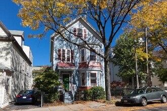 47 Cornwall St, Unit #3 in Boston, MA - Foto de edificio - Building Photo