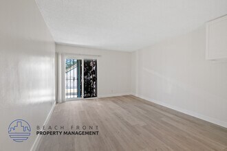 631, 635 Grevillea Ave. in Inglewood, CA - Building Photo - Building Photo