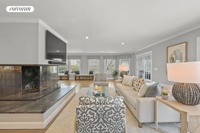 245 Oneck Ln in Westhampton Beach, NY - Building Photo - Building Photo