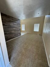 225 E University Dr in Denton, TX - Foto de edificio - Building Photo