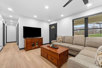 118 Combs St in Branson, MO - Building Photo - Building Photo