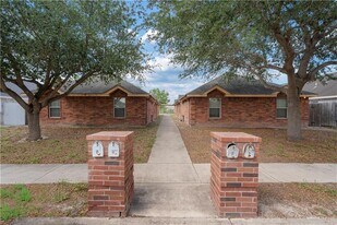 11 West Dr in Edinburg, TX - Building Photo
