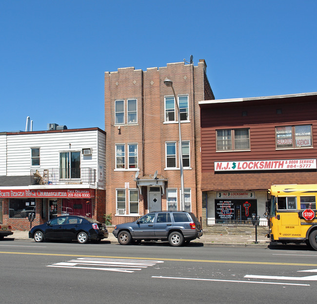 709 John F Kennedy Blvd in North Bergen, NJ - Building Photo - Building Photo