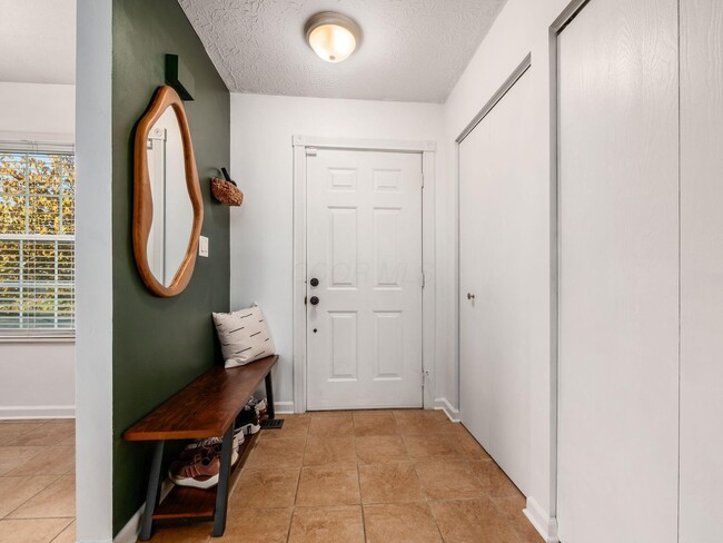 8346 Seabright Dr in Powell, OH - Building Photo - Building Photo