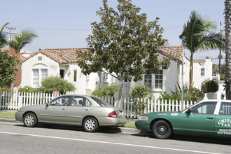 1427 17th St in Santa Monica, CA - Building Photo - Building Photo