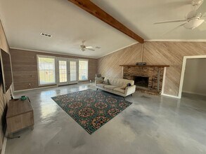 9136 Wakulla Springs Rd in Tallahassee, FL - Building Photo - Building Photo