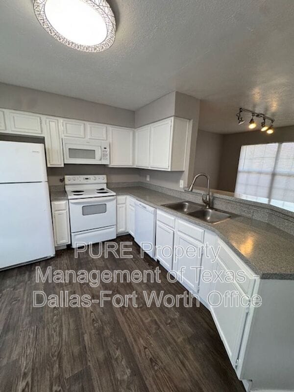 806-104 Castleglen Dr in Garland, TX - Foto de edificio - Building Photo