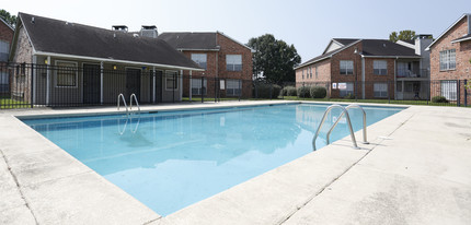 Jefferson Lakes Apartments in Baton Rouge, LA - Foto de edificio - Building Photo