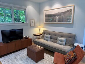 2260 Stephen Long Dr NE in Atlanta, GA - Building Photo - Building Photo