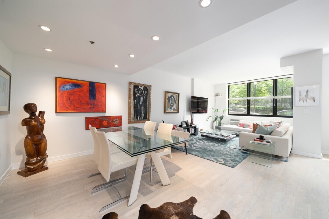 2 Constitution Ct in Hoboken, NJ - Building Photo