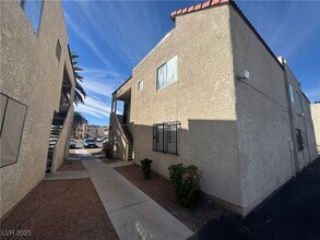 4919 Newport Cove Dr in Las Vegas, NV - Building Photo - Building Photo