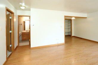 Arbor Apartments in Ann Arbor, MI - Building Photo - Interior Photo