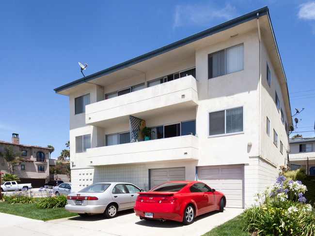 Knob Hill Apartments in Redondo Beach, CA - Building Photo - Building Photo