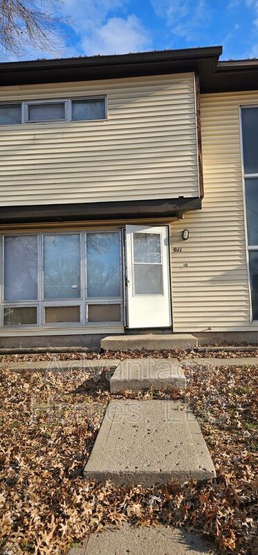 property at 911 N 70th Terrace