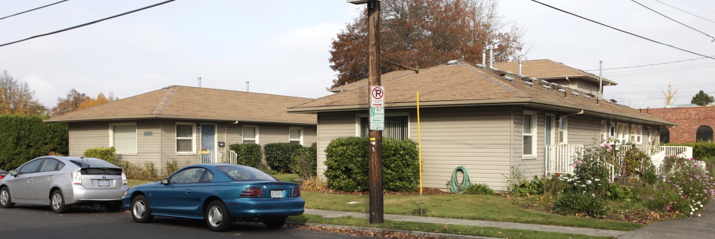 12325 SW 2nd St in Beaverton, OR - Building Photo
