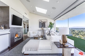 7177 Pacific View Dr in Los Angeles, CA - Building Photo - Building Photo