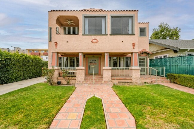 1335 N Mansfield Ave in Los Angeles, CA - Building Photo - Building Photo