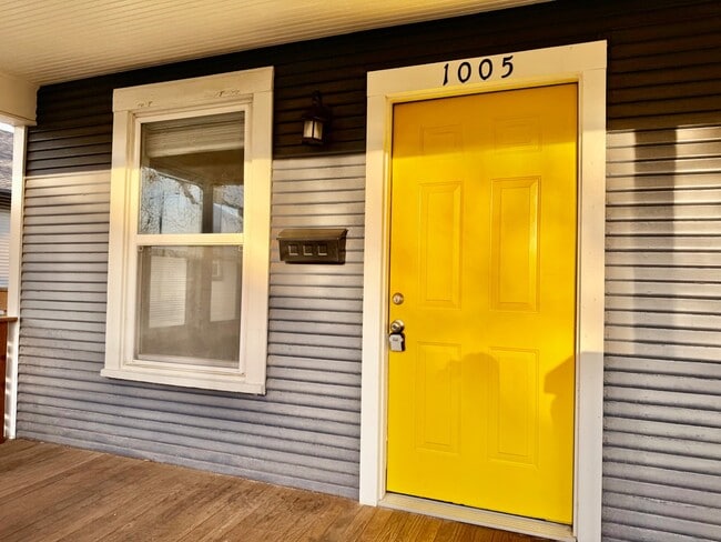 property at 1005 S Quincy Ave