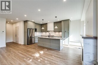 14 Olivia Pl in Hamilton, ON - Building Photo - Building Photo